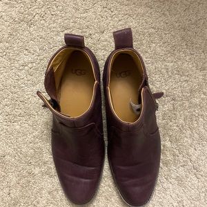Ugh Chelsea Boot. Dark Purple. Size 9.
